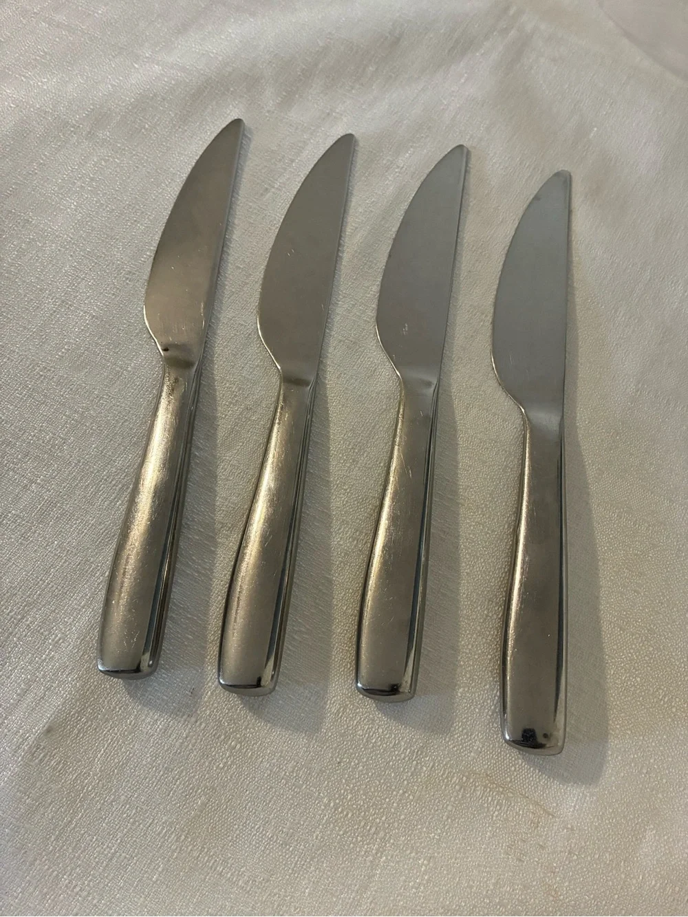 Set Of 4 Dinner Knives Glossy Stainless Steel Flatware Gourmet Setting